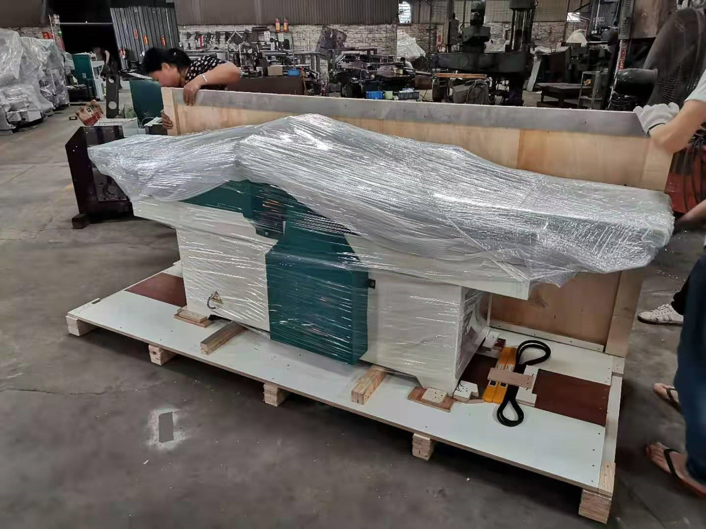 เครื่องไสไม้แบบตรง ขนาด 400 มม - Woodworking Machine บทวิจารณ์และราคา